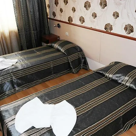 Хотел триумф *